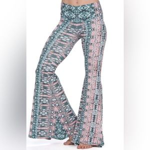 Om Collection Lush Wide Leg Bell Bottom. XS